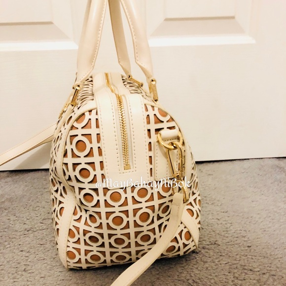 ✖️SOLD✖️Tory Burch Kelsey Perforated Satchel - Picture 8 of 8